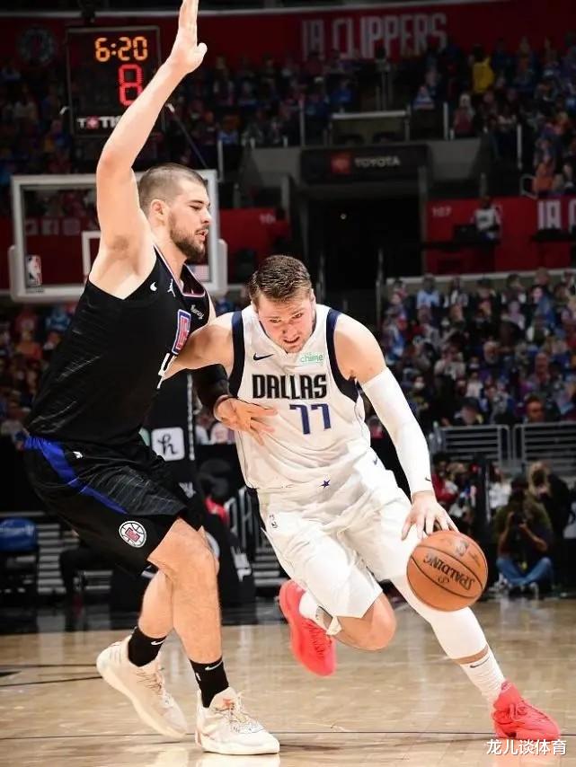 快船队|41分钟，正负值-29！快船找到了背锅侠，球迷调侃：魔术师好眼力