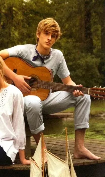 InsDaily 艾玛沃特森的亲弟弟曝光！现在长这样