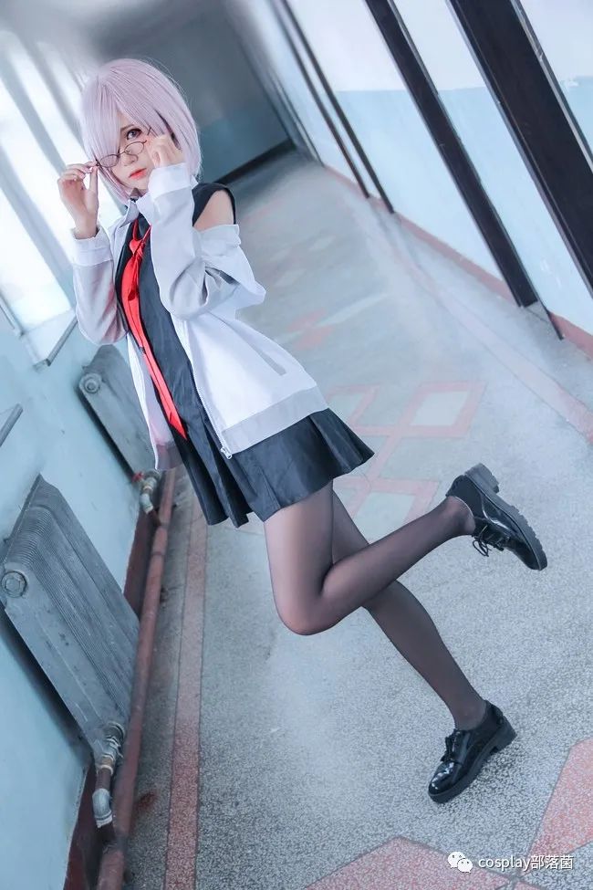 小姐姐|cos：贵气玛修，小姐姐的腿真的好长