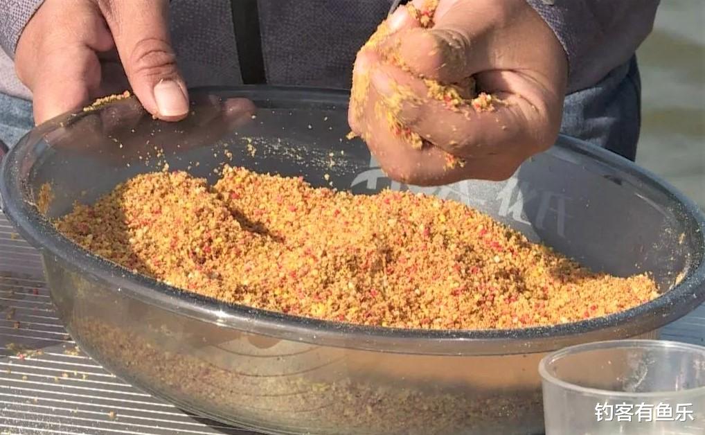 |冬季钓鱼怎样找鱼窝？找到了鱼窝，如何打窝比较好？