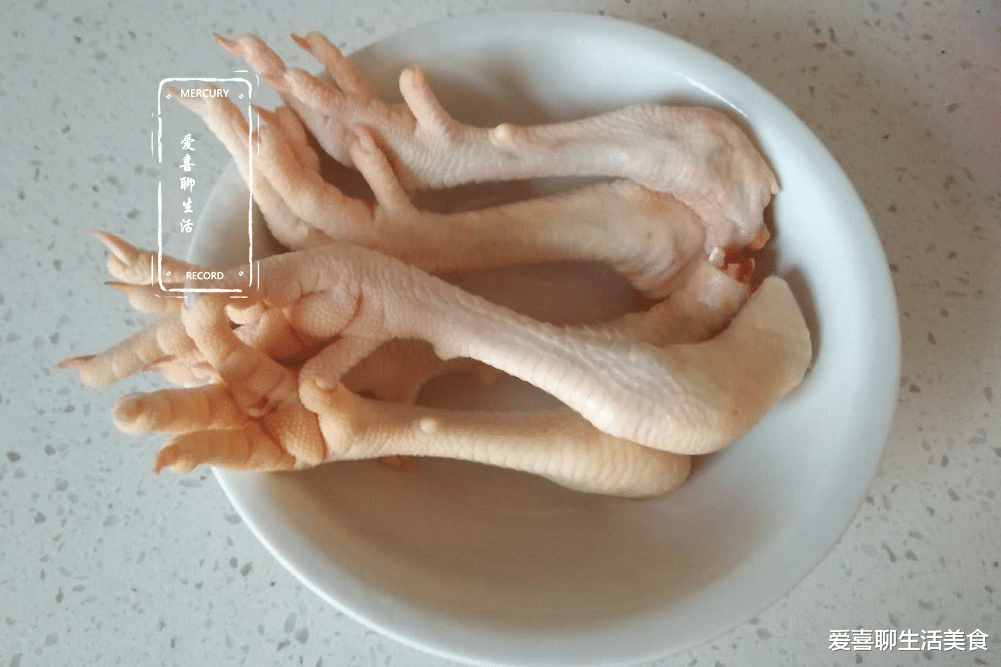 秋季进补就吃它,富含钙质和胶原蛋白,一煮一泡皮嫩肉烂,真入味