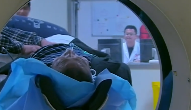 医生|七旬老人感冒后停药，不料直接被送ICU抢救，就连医生也无力回天