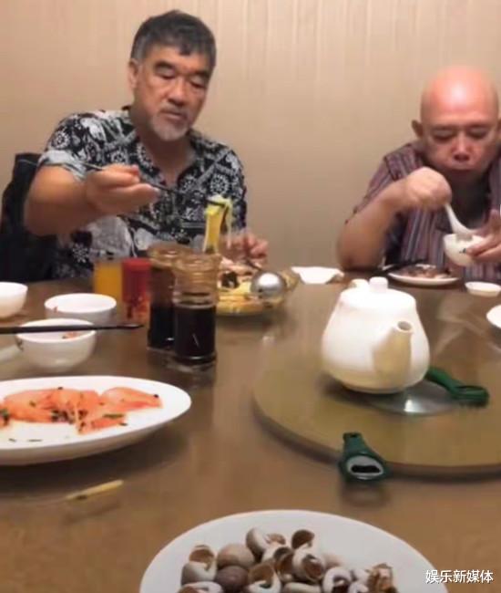 周星驰|周星驰几位黄金搭档聚餐，现场被曝光，引起观众热议