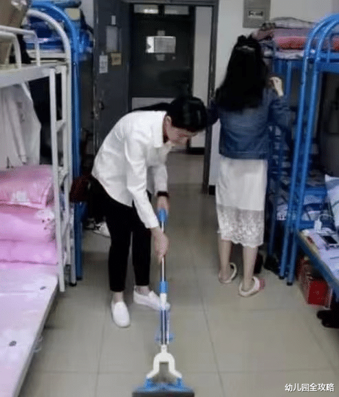 幼儿园全攻略|当代女大学生宿舍真实现状，男生自叹不如：清凉可以，但不能乱