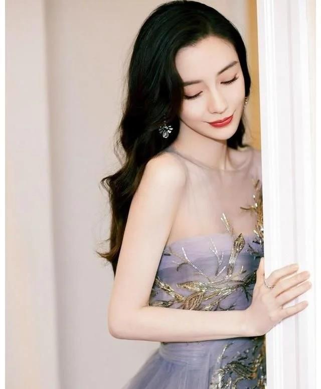 Angelababy|Angelababy身着紫色轻纱长裙，令人怜惜