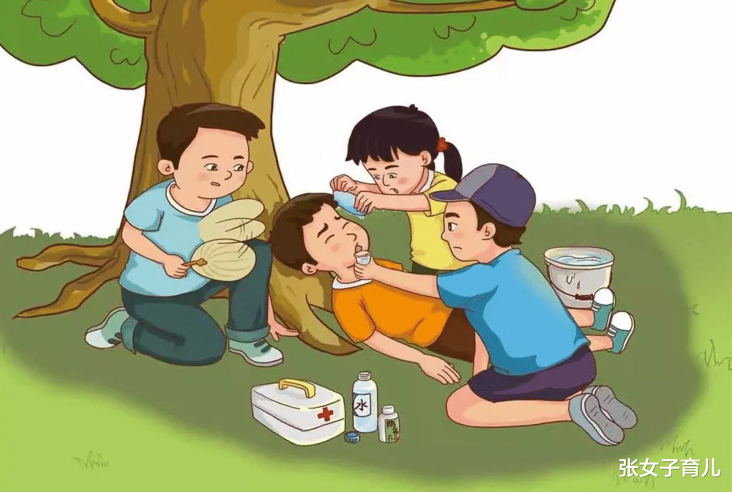 张女子育儿|“熊孩子”在5楼窗户上玩耍,这样的孩子估计只有容嬷嬷治得了吧