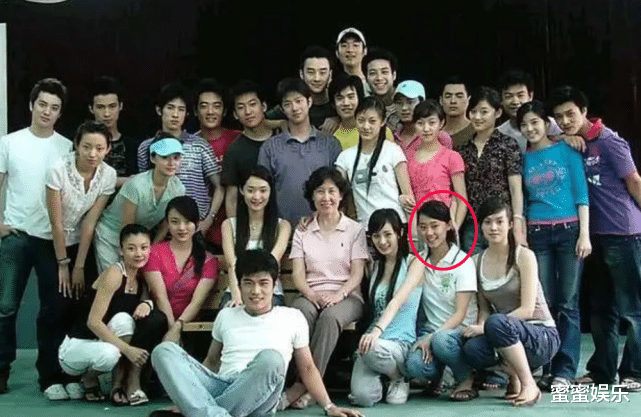 张小斐|张小斐的人缘比袁姗姗好