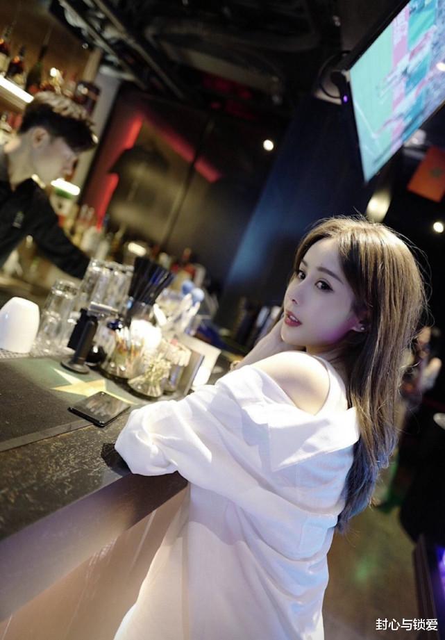 秦奋|韦雪被王思聪骂“地摊货”,赌命为秦奋生儿赢9亿,一手烂牌打成王炸!