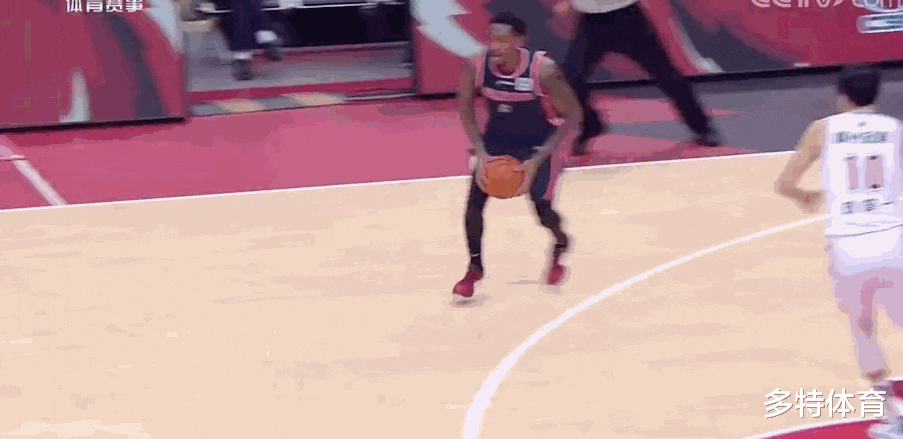 马尚|马尚伤势最新情况！被救护车送往医院检查，广东球迷捏了一把汗