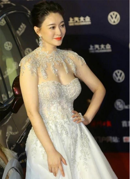 李小冉|活动结束徐佳宁亲自接送，相比前几段失败婚姻，徐佳宁把李小冉宠到了天上