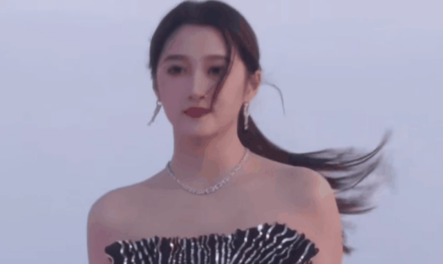 杨天真|女星红毯秀斗艳：baby造型太绝，热巴花仙子，但都输给了杨天真