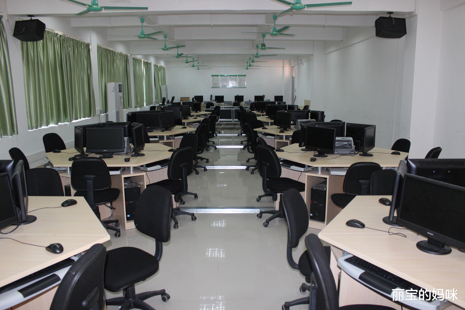 丽宝的妈咪|老一辈眼中有“钱途”的专业，实则已经开始走下坡路，考生别乱选