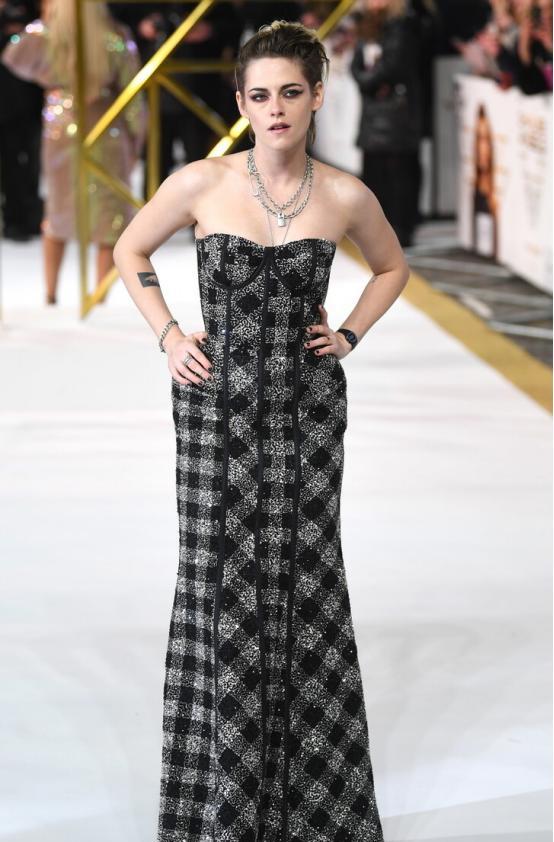 短发|克里斯汀短发造型真飒,颜值身材都没得说,比男人帅,比女人媚