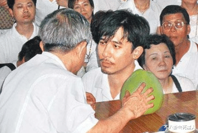 刘德华|梁朝伟认他做干爹，刘德华是他的关门弟子，连大佬向华强都对他毕恭毕敬