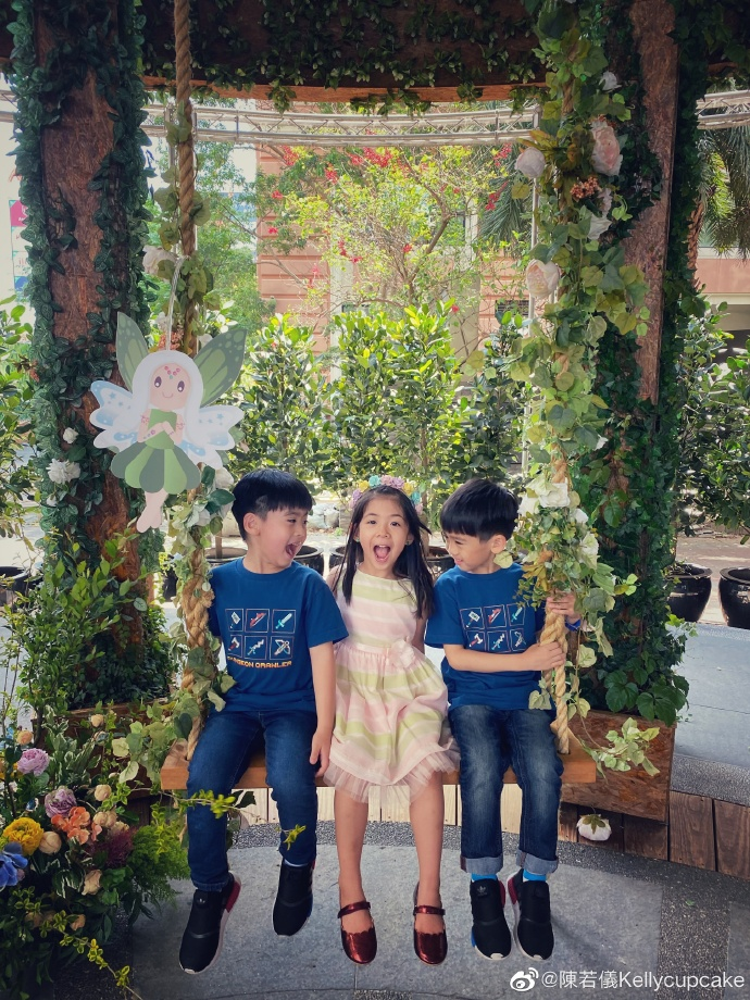 林志颖|林志颖娇妻晒双胞胎儿子近照，哥俩一胖一瘦，笑容像极爸爸了