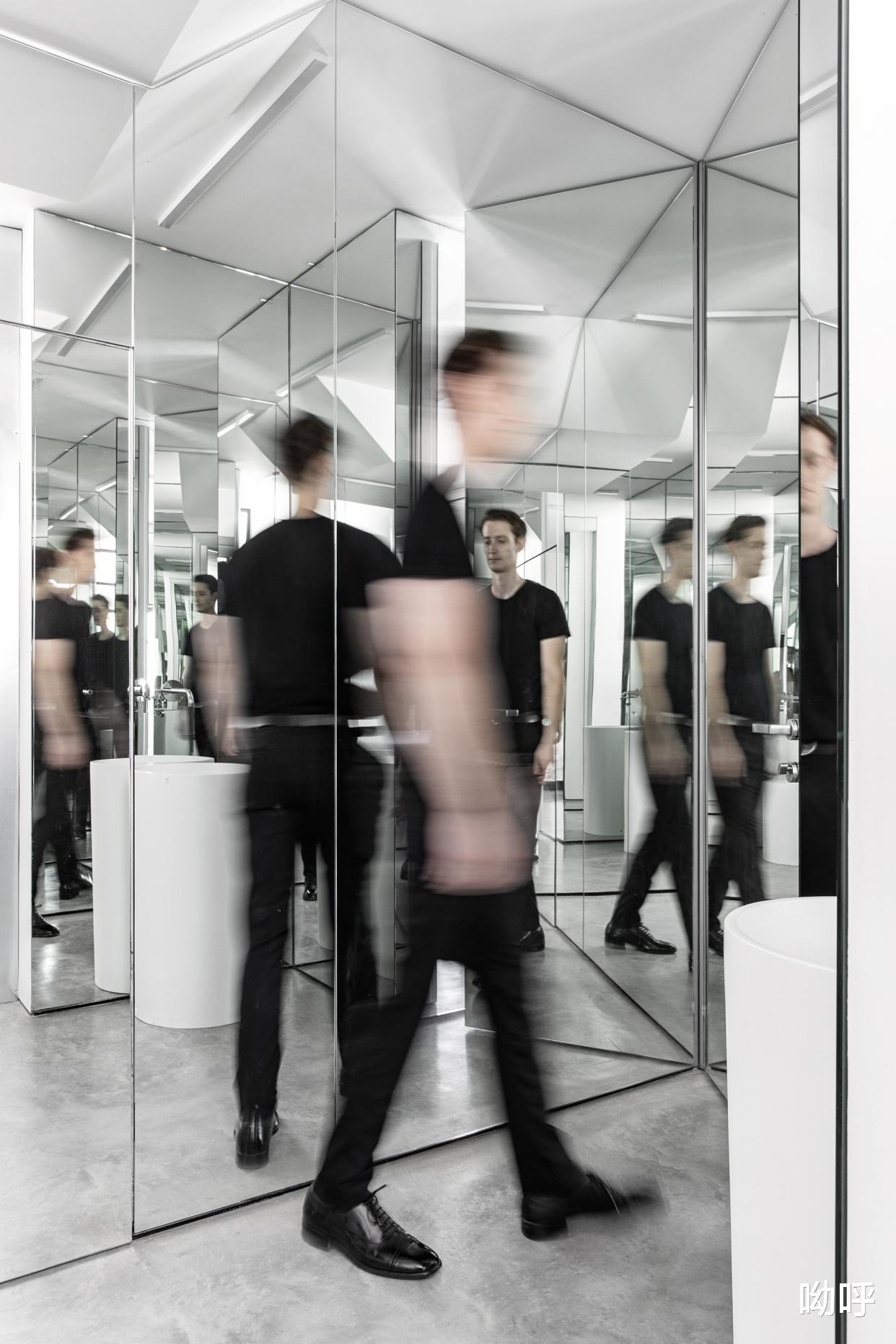 小复式运用镜面打造现代时尚感