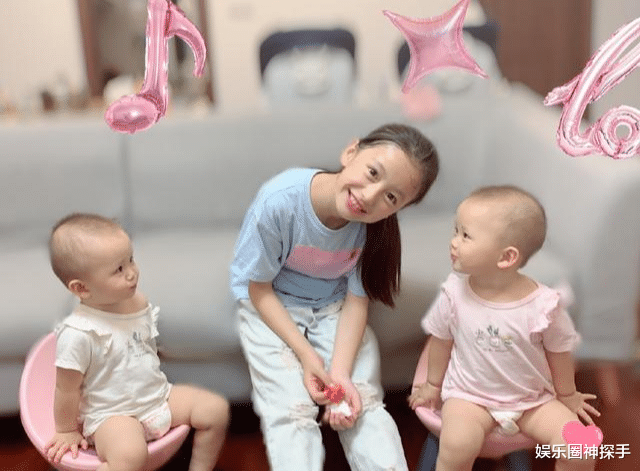 裴佳欣|裴佳欣双胞胎妹妹3岁了，颜值不比姐姐差，姐妹三人合影太养眼