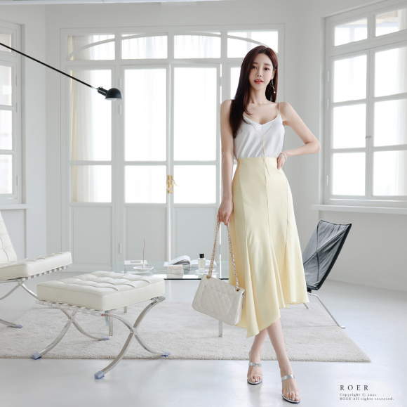 心壹文学|女神孙允珠高清时尚搭配：鹅黄萌芽酸涩柠檬清凉吊带裙