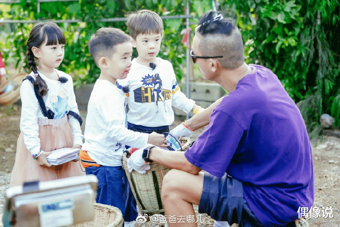 江疏影|吴尊晒《爸爸去哪儿5》汶莱聚会照!NeiNei给小泡芙补习,嗯哼缺席了