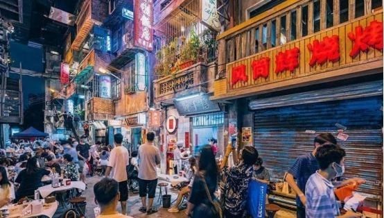 悦姐ya|最牛路边摊主文宾,因穷被前女友所抛弃,如今收入超过300亿