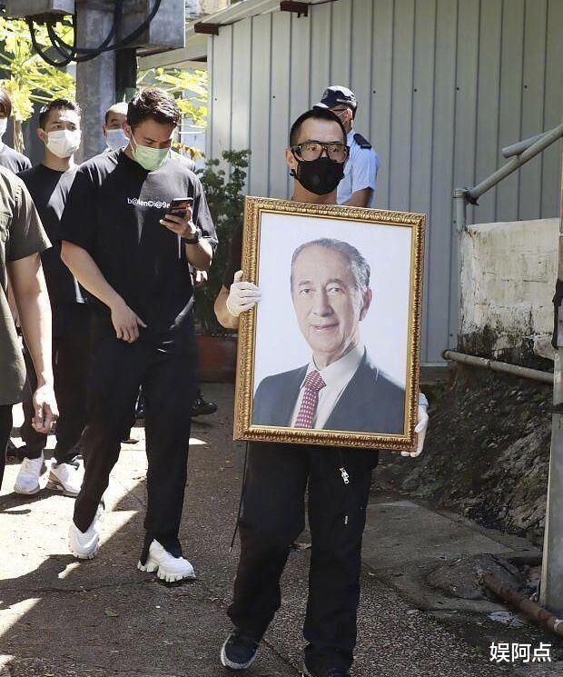 何鸿燊|何鸿燊正式入土为安，棺木重达数百磅！久拖不下葬的原因令人嘘唏