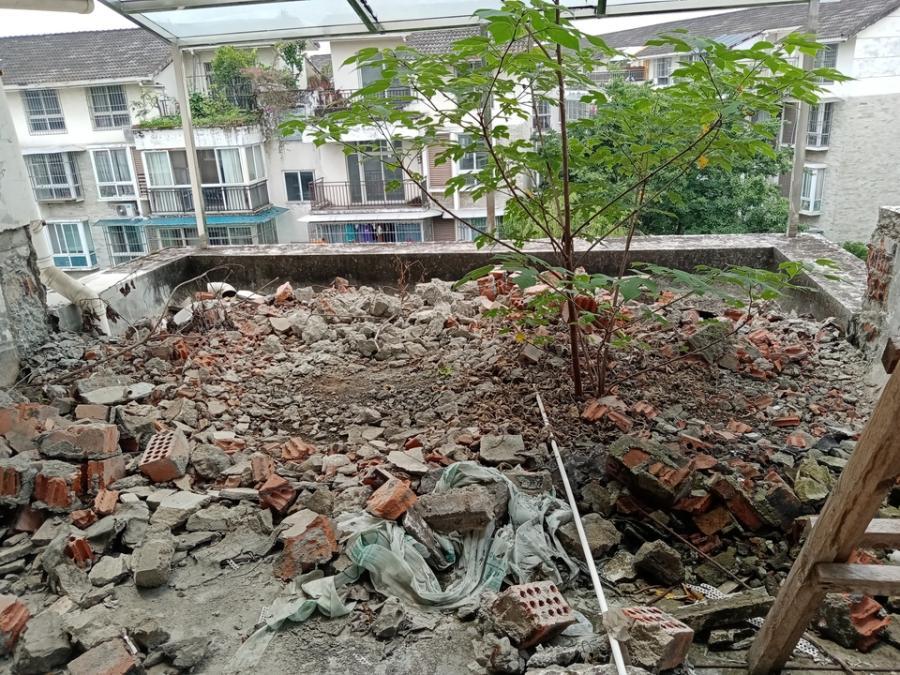 郫都区|成功捡漏，近日成都郫都区一套房子拍卖，一共只有1人报名，很幸运的起拍价47.6万就买到了。