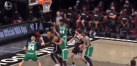 篮网队|太硬了!单场9帽啊!他吓坏篮网三巨头!82分26板差点空砍......