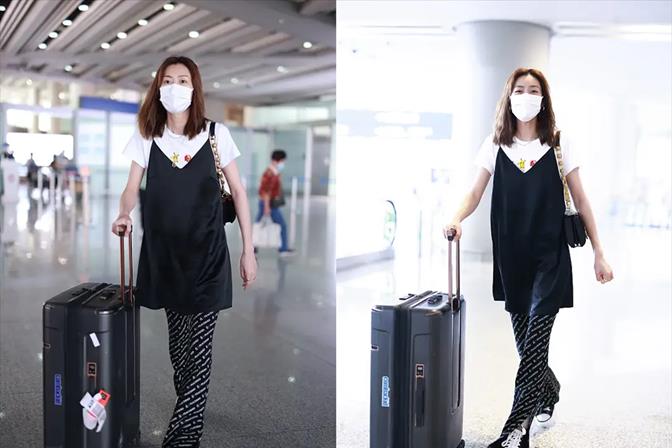 方脸妹说时尚|刘雯近照快瘦成麻杆,穿睡裙走机场好惊艳,喇叭裤填不满目测80斤