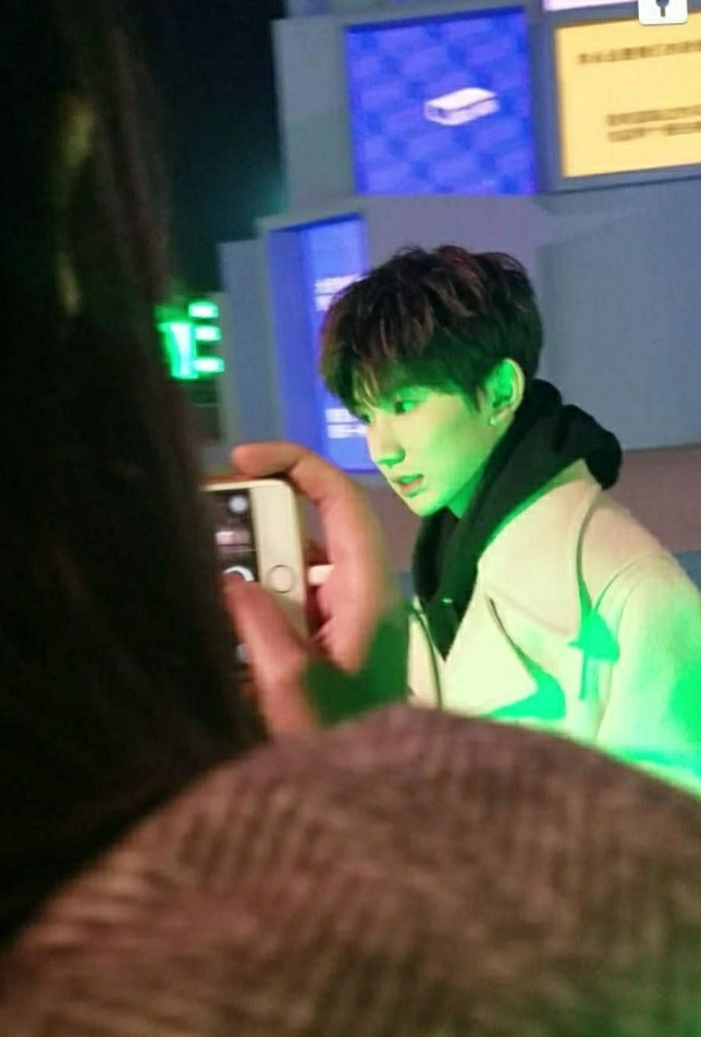 |明星现实生活中真的那么好看吗？