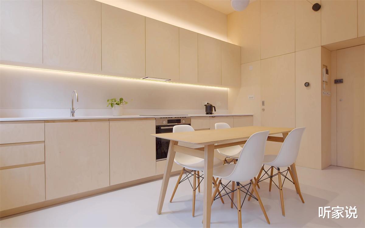 他翻新29㎡蜗居：拆掉隔断做全开放空间，利用3米4层高做夹层卧室