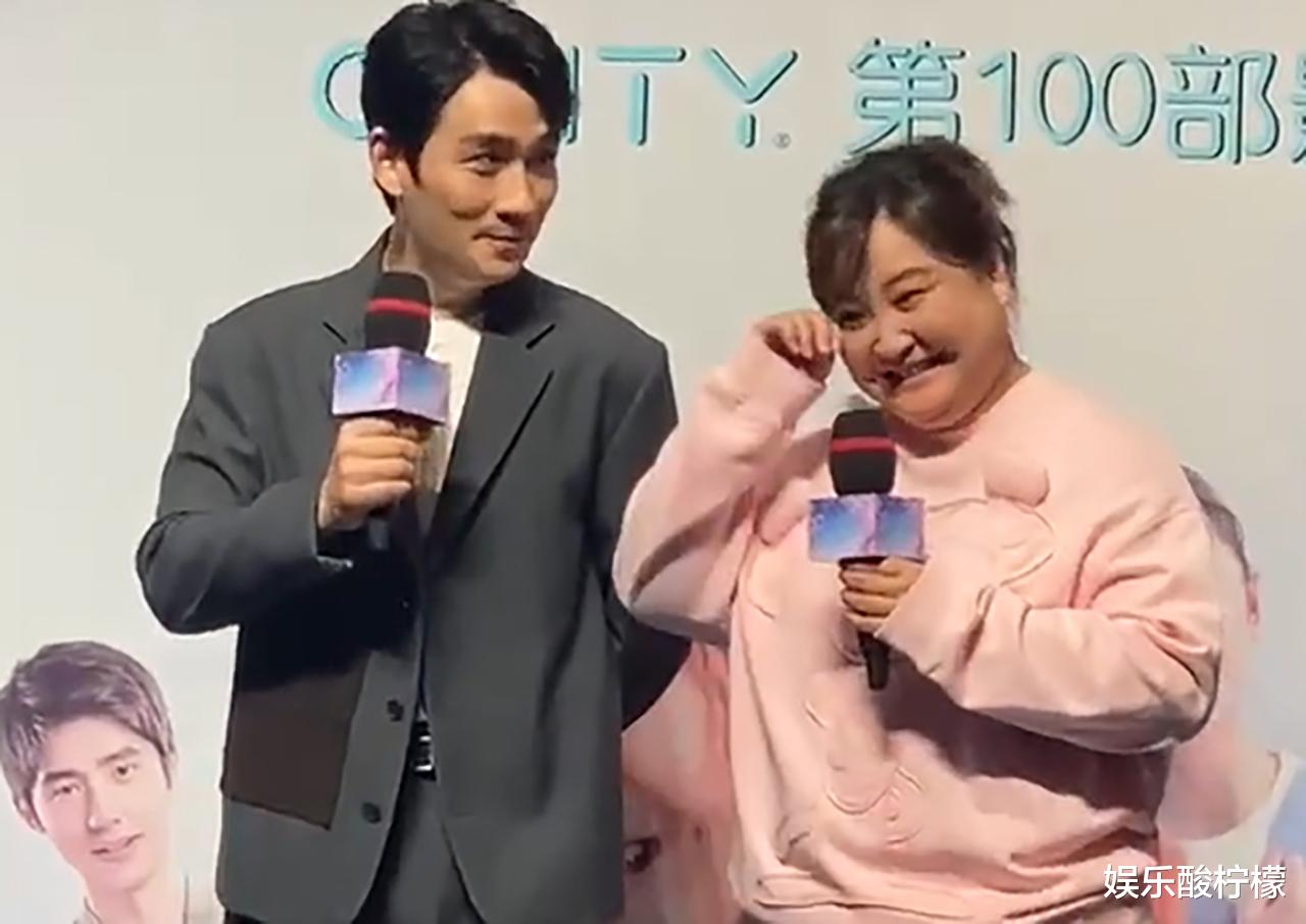 冯小刚|逃档了，冯小刚终究没挺住，张艺谋还能坚持多久