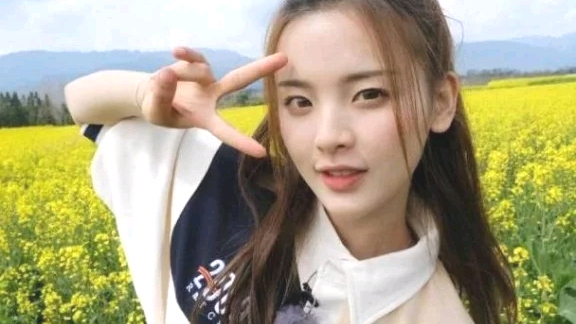 王源|笑哭！莴苣吃叶子还是吃根？王源和杨超越一起参加节目，为此争论不休