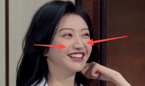 景甜|景甜近期直播生图曝光，当镜头怼脸后：她再也不是之前的司藤了