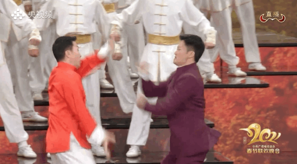 春晚|上春晚的明星家属在干嘛？谢娜挺着孕肚现场助力，岳云鹏演完回家