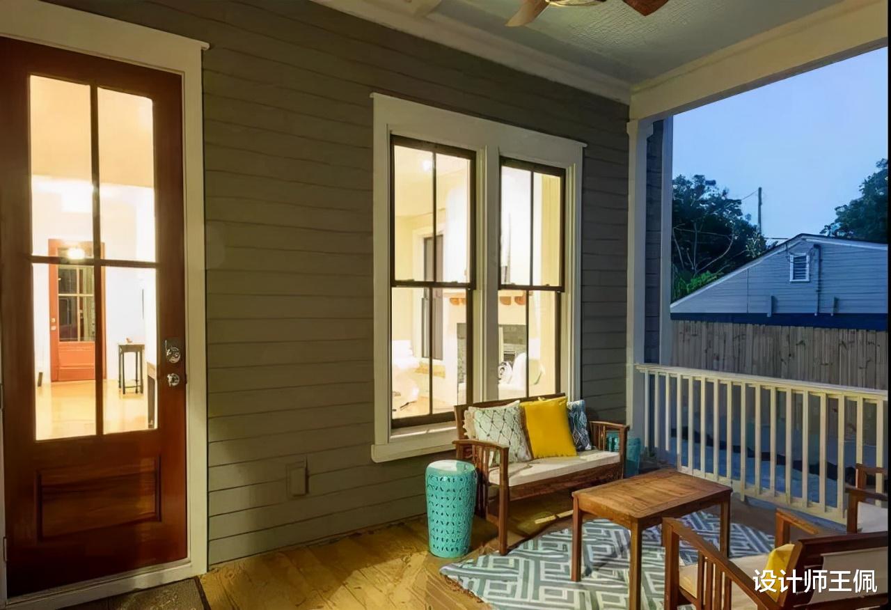 阳台只能铺瓷砖？时尚的年轻人都不喜欢这种设计了，看着就很土