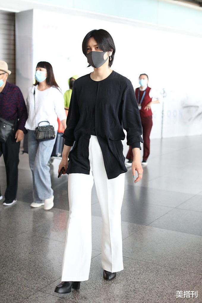 刘海|王者归来！尚雯婕机场黑白LOOK简约不失气场，短八字刘海清爽个性