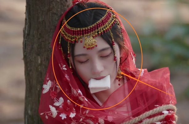 鞠婧祎|鞠婧祎的“绿茶坐姿”爆火，膝盖与肩膀平行，体重过百的人模仿不来