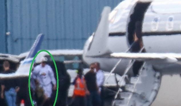 景甜|金·卡戴珊和28岁鲜肉去旅游，岛国享浪漫，取关了示爱男友的女星