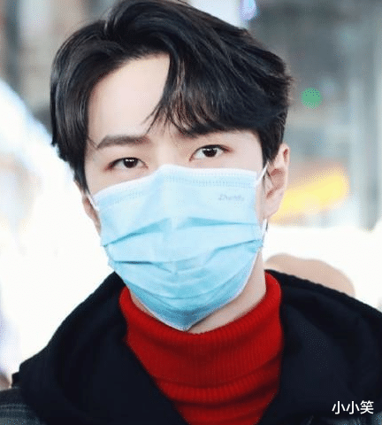 王一博|王一博彩排路透曝光，身上的衣服却格外眼熟，又和肖战悄悄发糖？