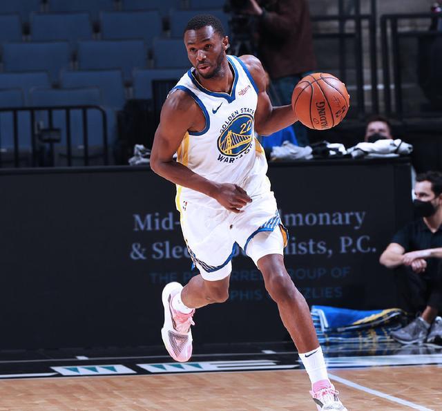 维金斯|上篮一打四，空中转体180！维金斯摊牌！球迷：必须拉去验尿！