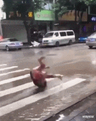 太阳系 “人类能通过匕首在蟒蛇的肚子里自救吗？”评论满脸不屑