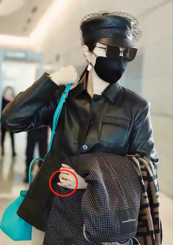 范冰冰|范冰冰姐弟罕合体，默契携手做年夜饭，厨房意外狭小只容得下两人