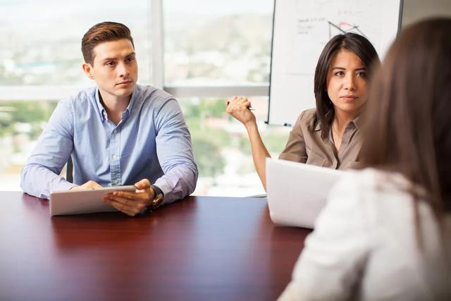 姚晨|姚晨也有事业危机，中年女性的“失业咒”，如何能解？