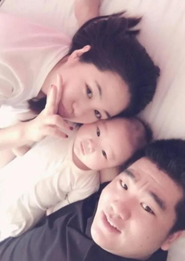 张亮|15岁被赵本山看中，爆红后嫁富豪，老公被判14年，毕畅还好吗？