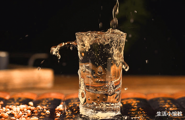 |喝酒后，为何会“半夜口渴”？以前不当回事，看完行家的解释懂了