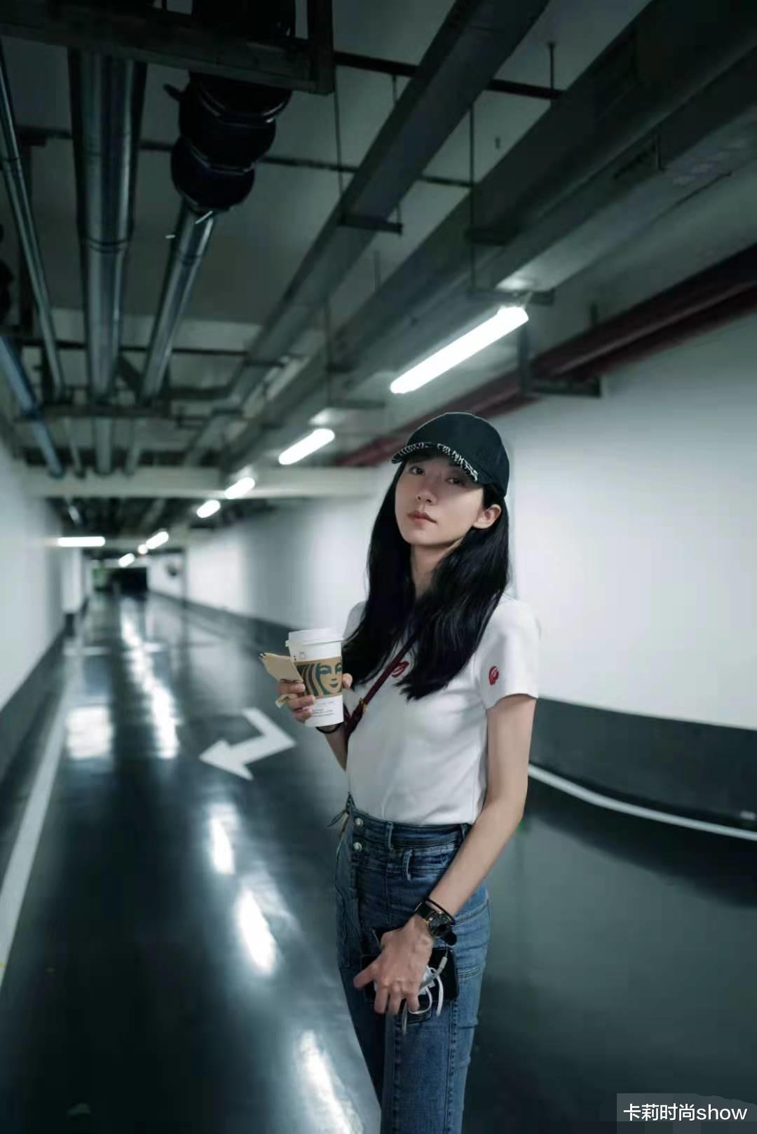 卡莉时尚show|韩雪减龄有一手，背心配“死亡中裤”穿出大长腿，平板身材好养眼