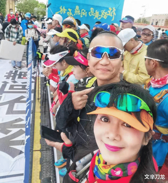 文辛刀龙 敬畏自然侥幸保命！首位退赛女跑者称害怕下雨坚持“逢雨必退”