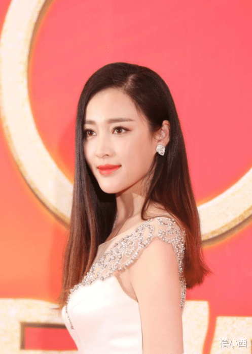 蓓小西|甘婷婷的原装身材就是靓，穿紧身露背连衣裙秀出真本领，气质惊艳