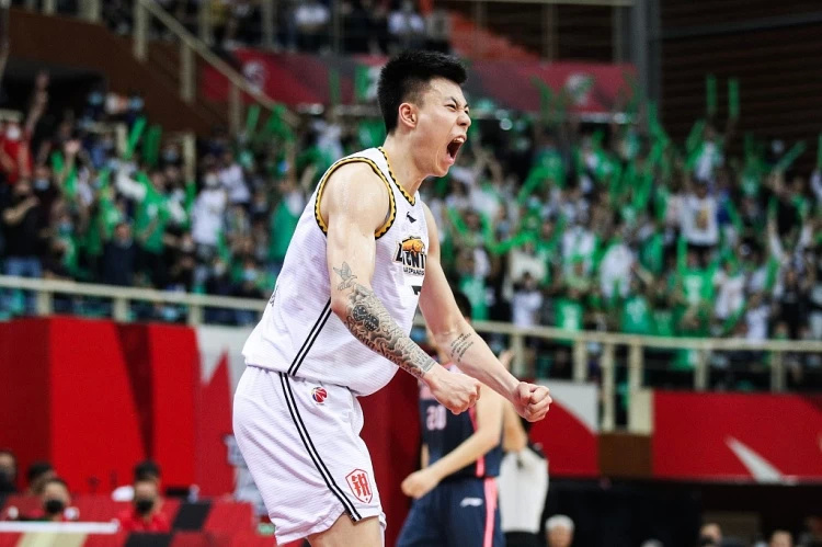 廣東男籃|廣東喜提11個總冠軍，杜鋒當場痛哭，遼寧全隊失落提前退場