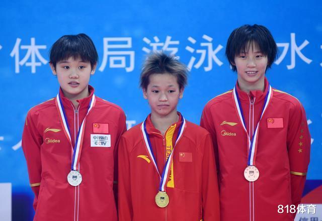 反派|大姐大! 全红婵陈芋汐直播到一半, 张家齐突然冲进房间: 快戴上口罩